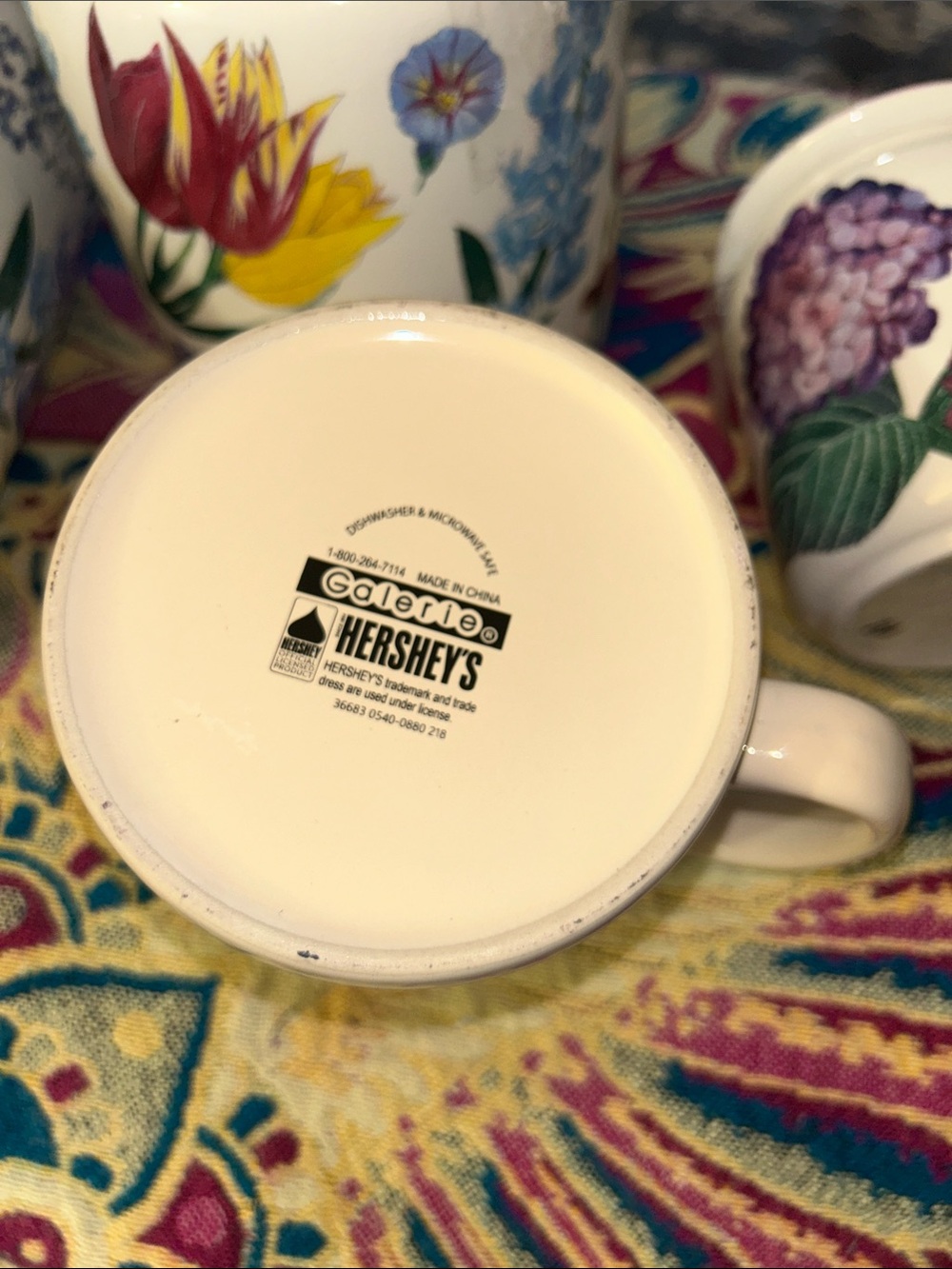 Authentic Hersheys giant mug - Picture 4 of 6